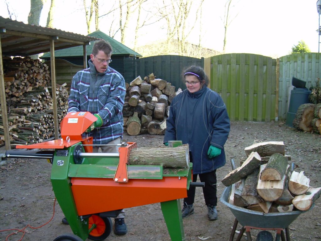 Jasper en Jannet zijn bezig met de kloofmachine