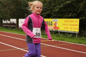 Alle leerlingen uit de Schagen en de voormalige gemeente Zijpe kunnen deelnemen aan de Scholierenveldloop. (Foto: Sportservice Noord-Holland)