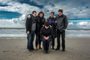 Toneelvereniging E.M.M. speelt de tragikomedie 'Er valt een traan op de tompoes' van Annie M.G. Schmidt. (Foto: André Sonderman) 