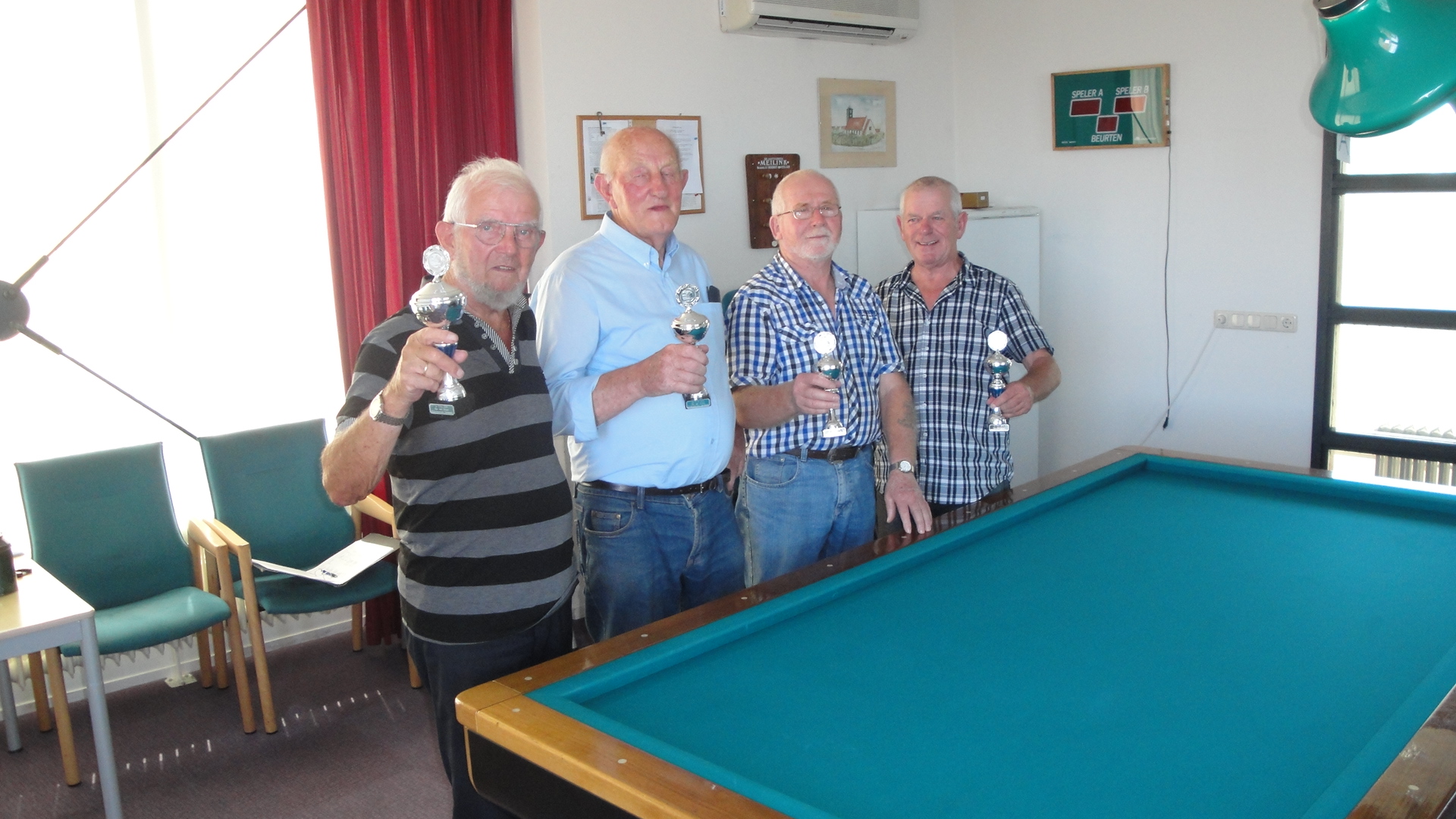 Op de v.l.n.r. Henk van Dijk, Henk de Groot, F. v. Vegten en Gerard Rietveld